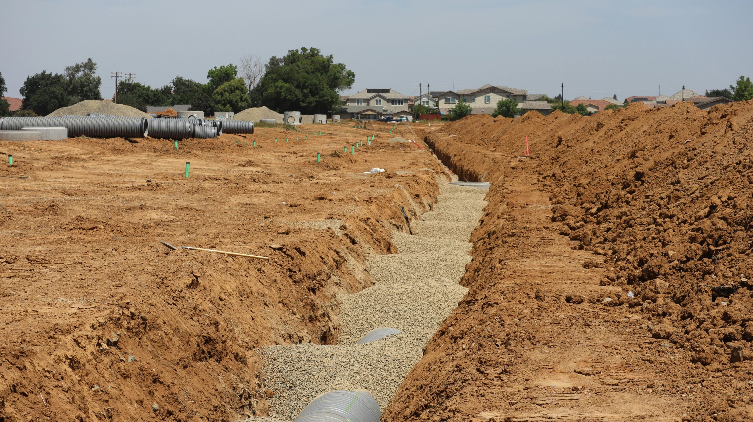 Système de drainage efficace pour terrain argileux en pente