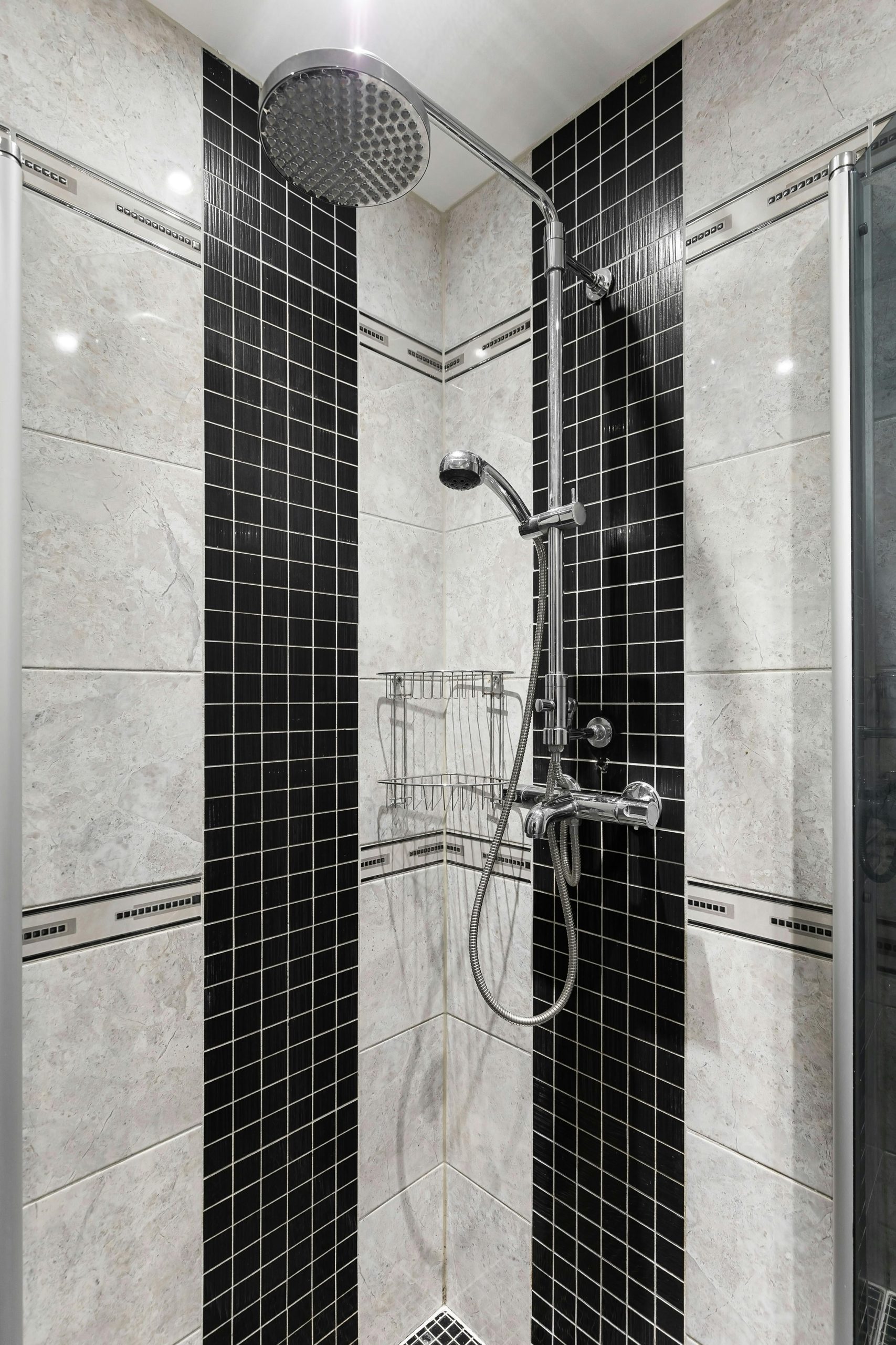 Astuce pour enlever le noir des joints de douche