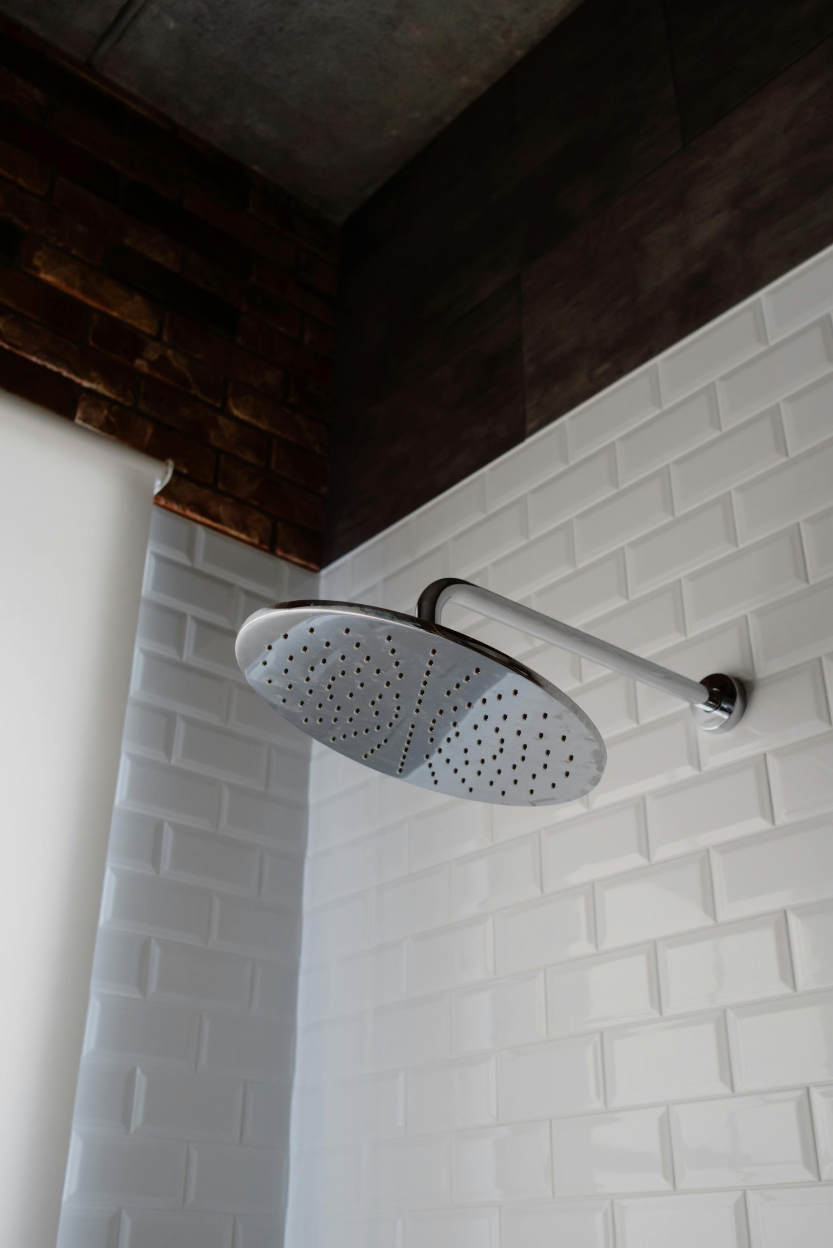 Nettoyer les joints de douche noirs efficacement