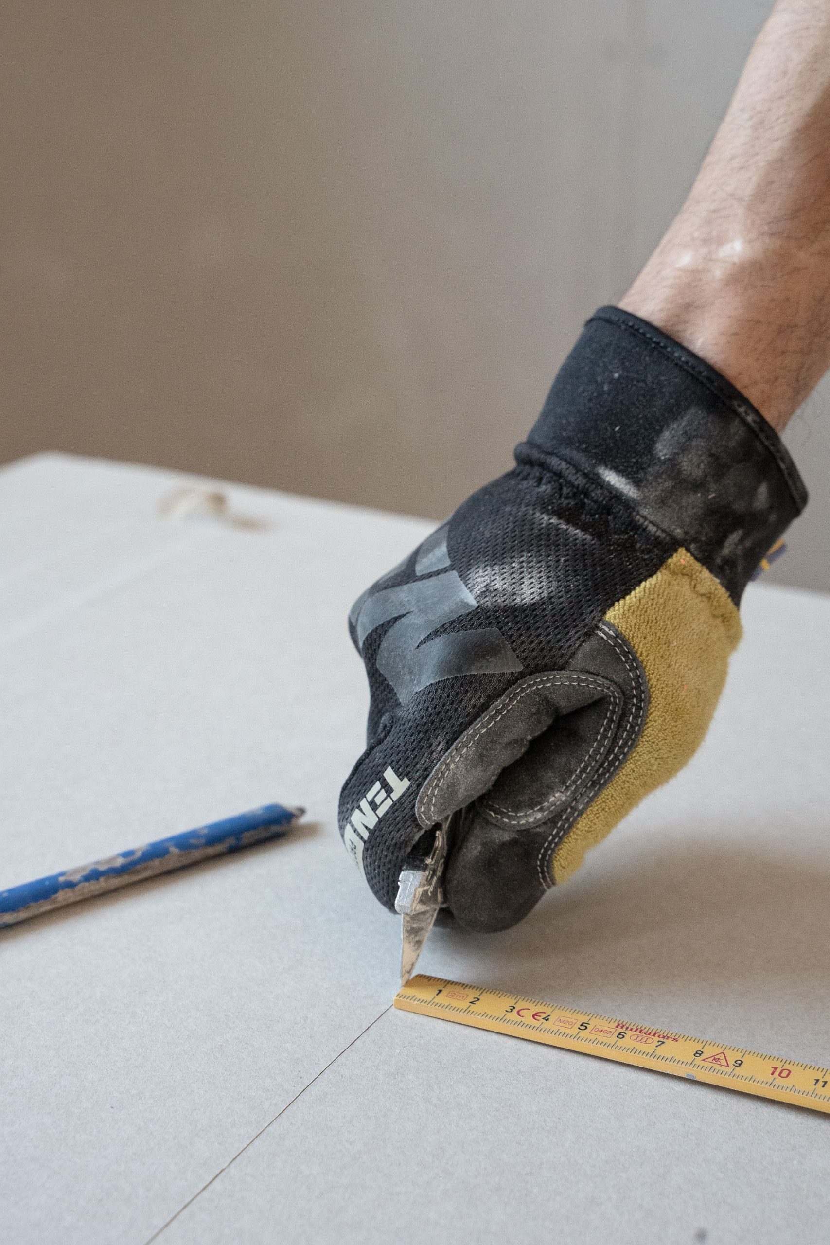 Outils pour découper du placo en place