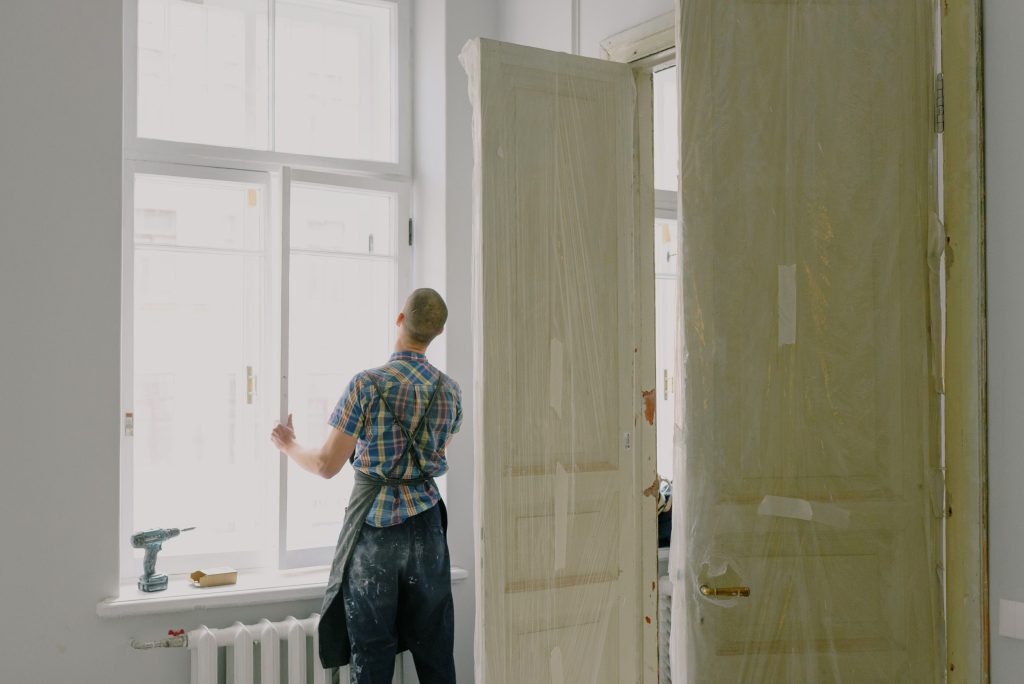 Comment isoler une porte d&rsquo;entrée efficacement et sans gros travaux ?