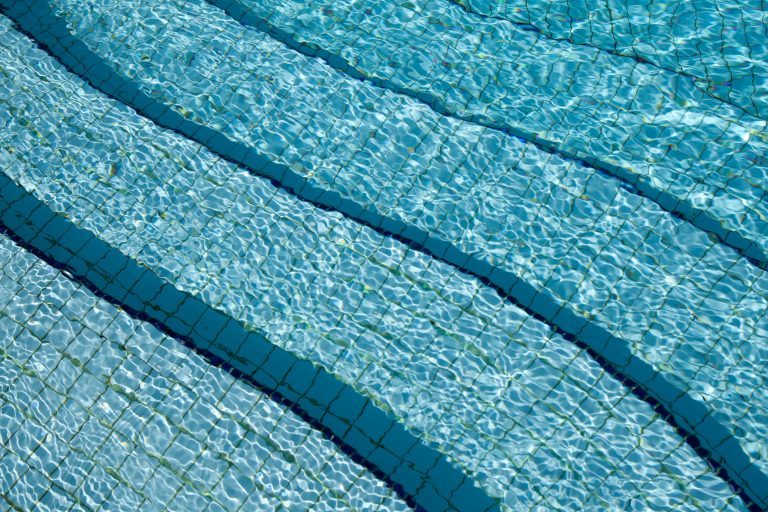 Le bicarbonate suffit-il vraiment à traiter une eau verte ?