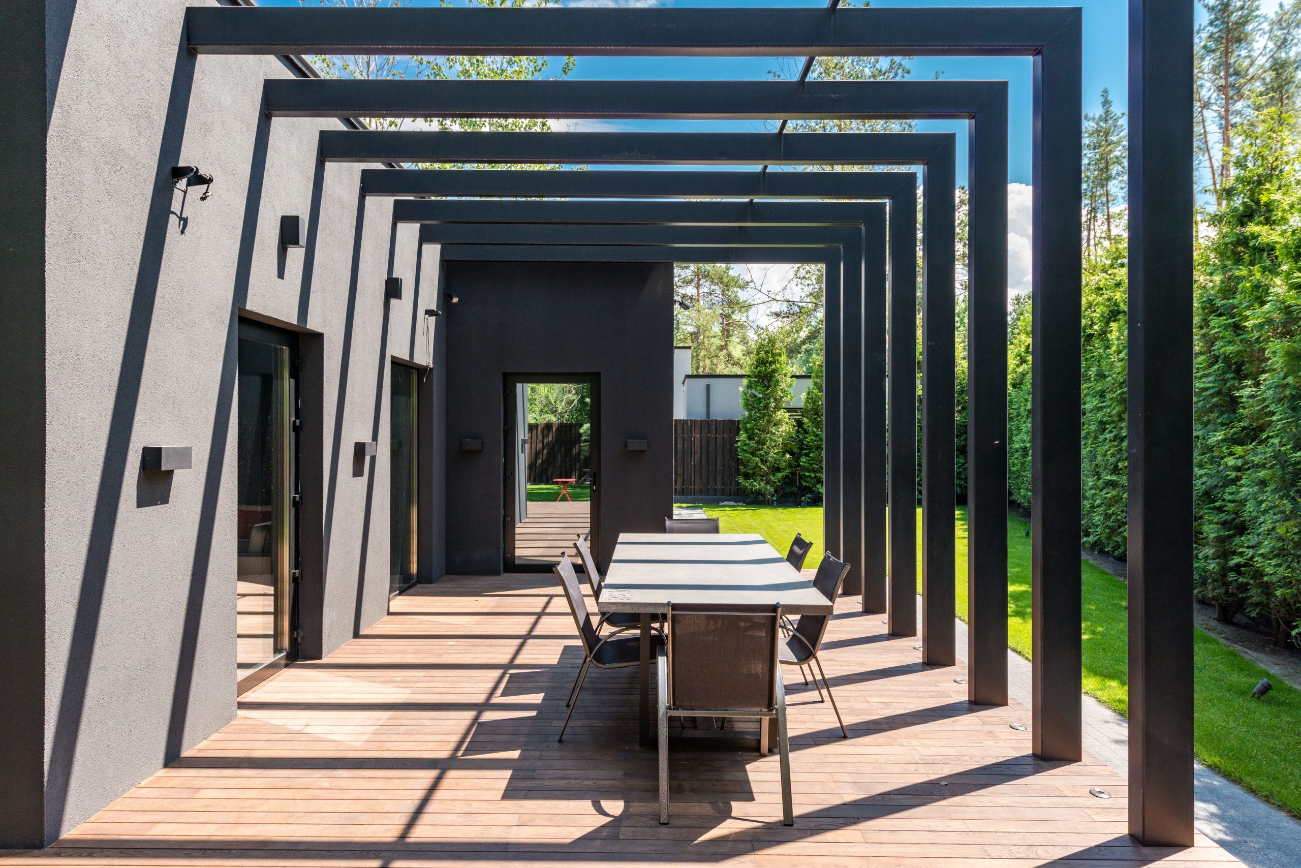 Pergola moderne pour terrasse ombragée élégante