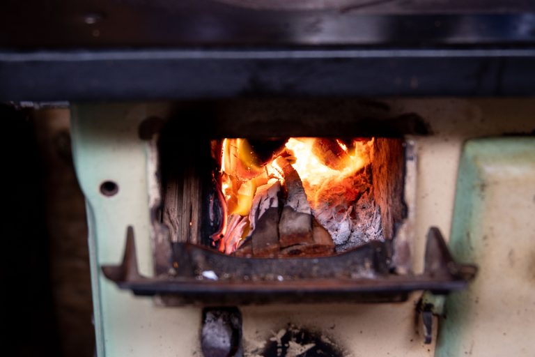 Le poêle à bois et charbon, ça vaut vraiment le coup ?
