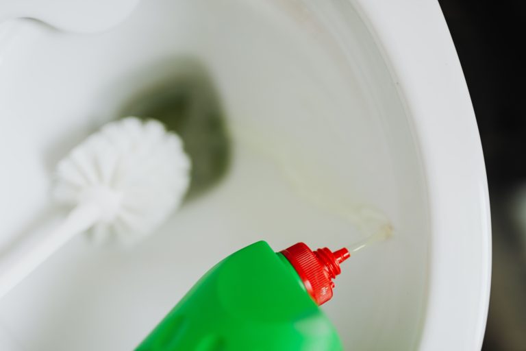 Destop laissé trop longtemps dans les toilettes : quel risque ?
