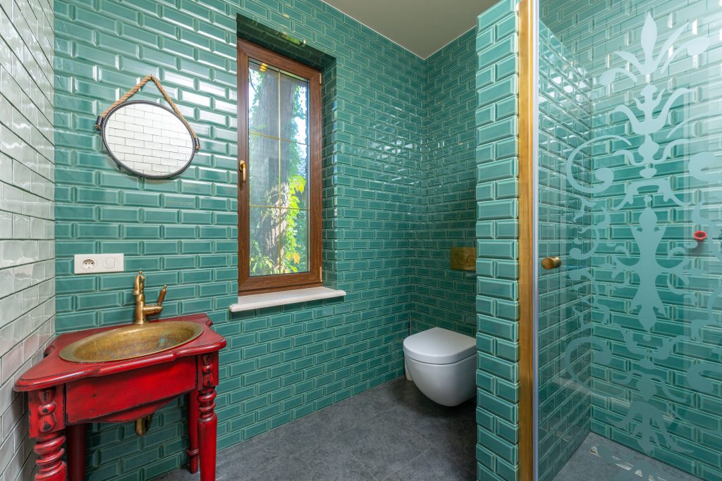 Comment réussir une salle de bain verte sans se tromper ?