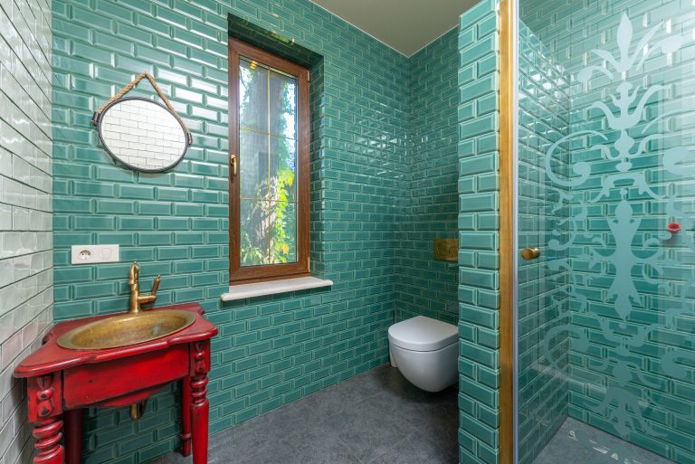 Comment réussir une salle de bain verte sans se tromper ?